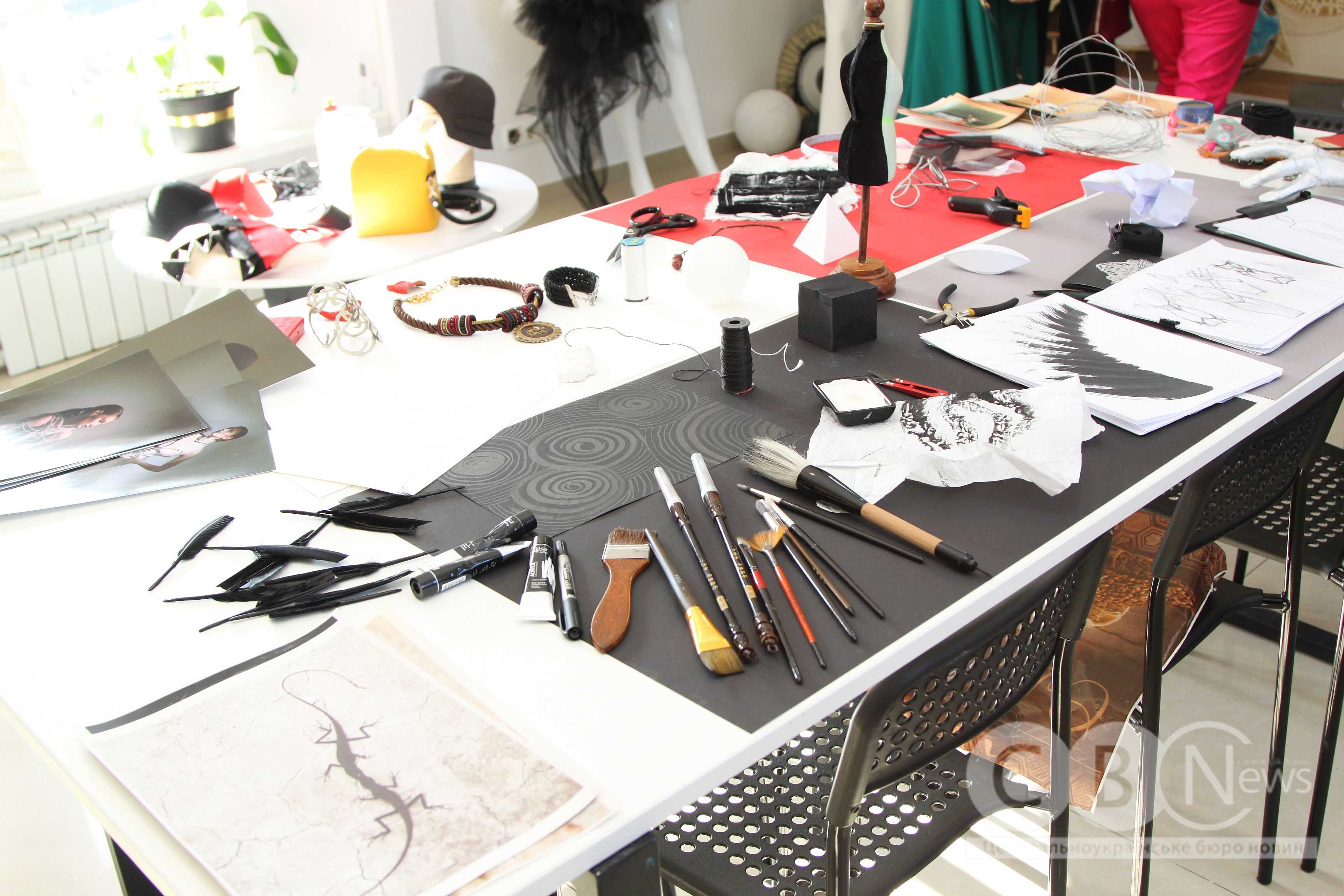 Інсталяція на презентації колекції Ірини Бровченко в Кропивницькому