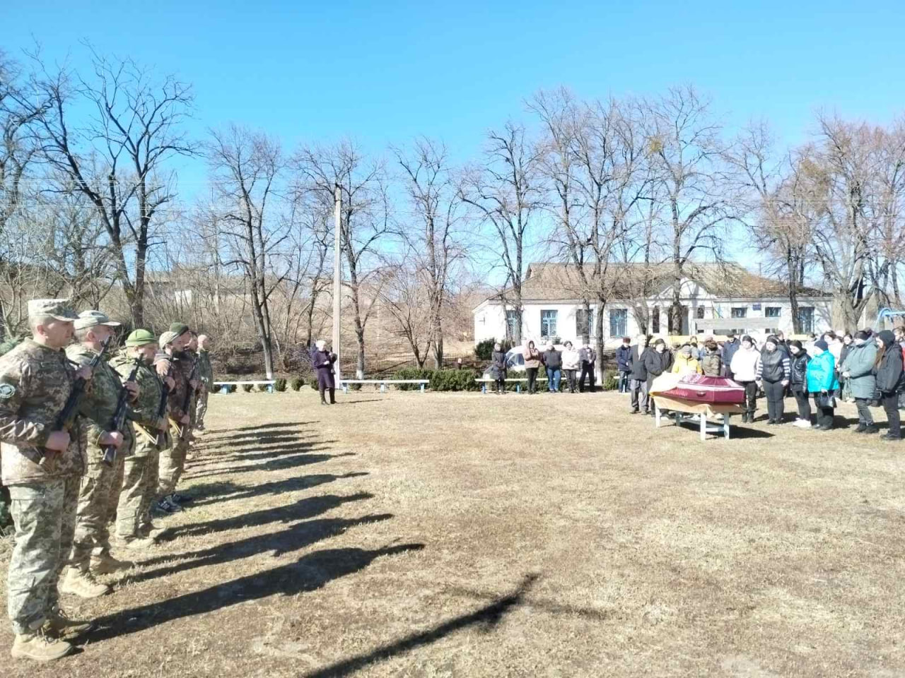 Прощання із загиблим Іваном Слюсарем в Олександрівці