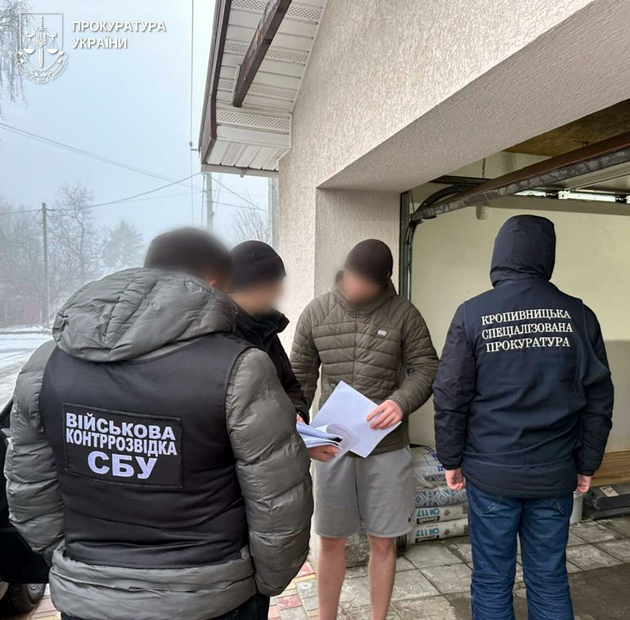 Правоохоронці з підозрюваним у корупції військовим