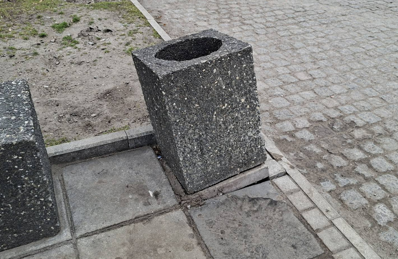 Поламана урна