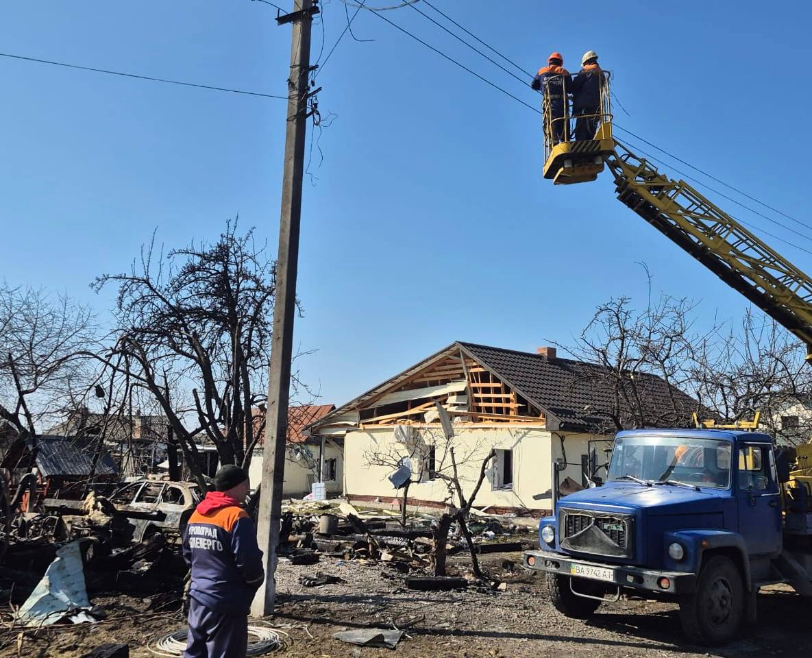 Працівники Кіровоградобленерго ремонтують мережі енергопостачання
