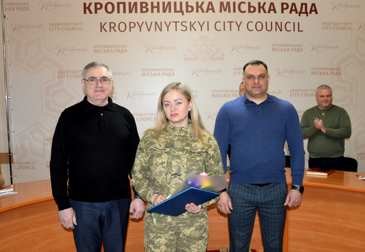 Військовослужбовиць та комунальниць нагородили у Кропивницькому