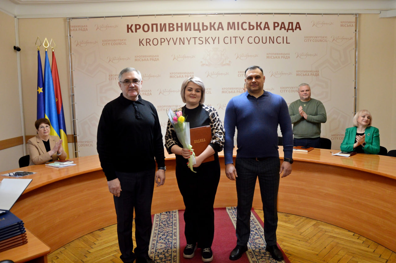 Військовослужбовиць та комунальниць нагородили у Кропивницькому