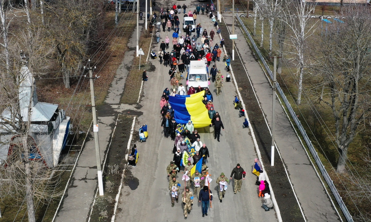 Аерознімок поховальної процесії з Віктором Гулею