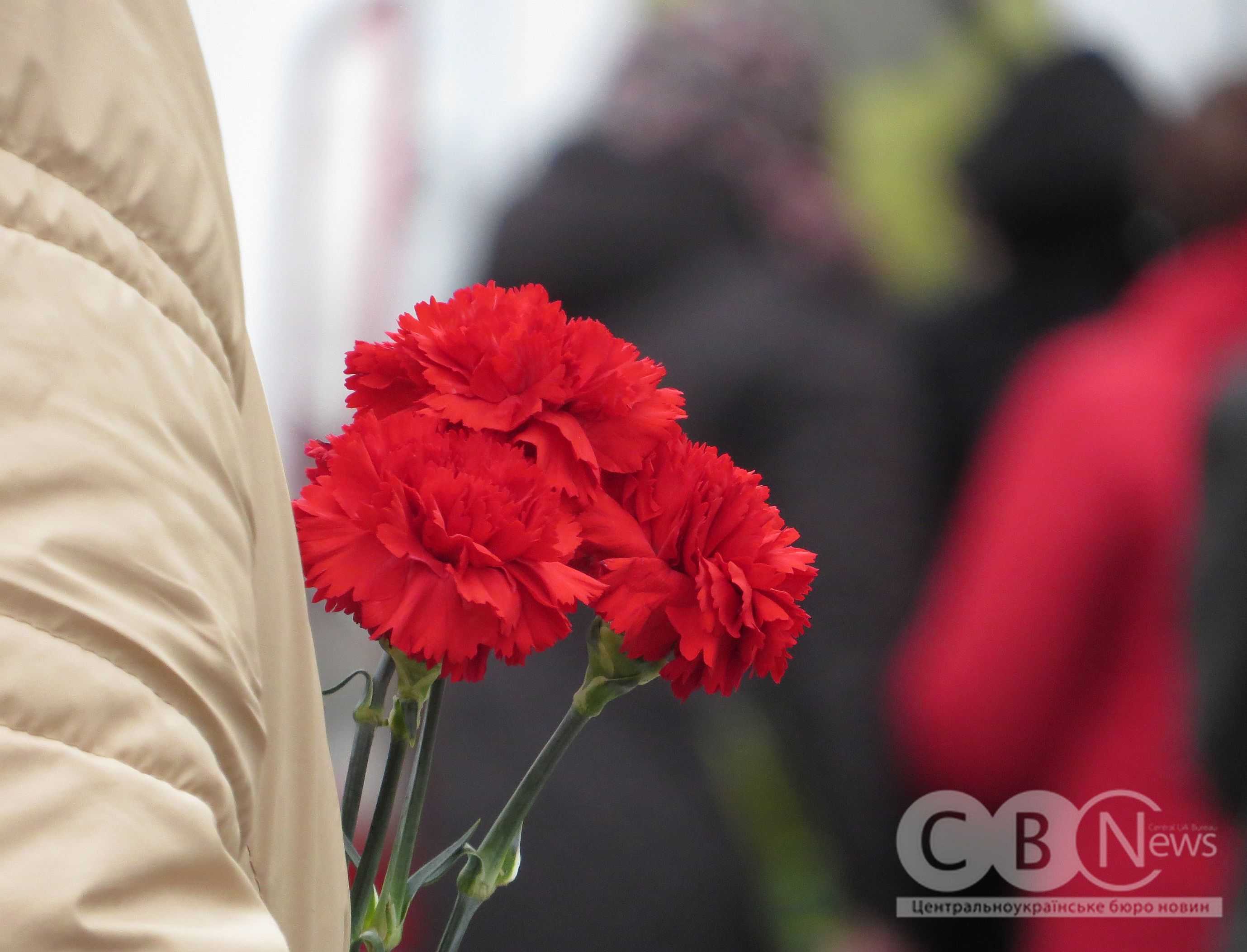 Букет червоних гвоздик