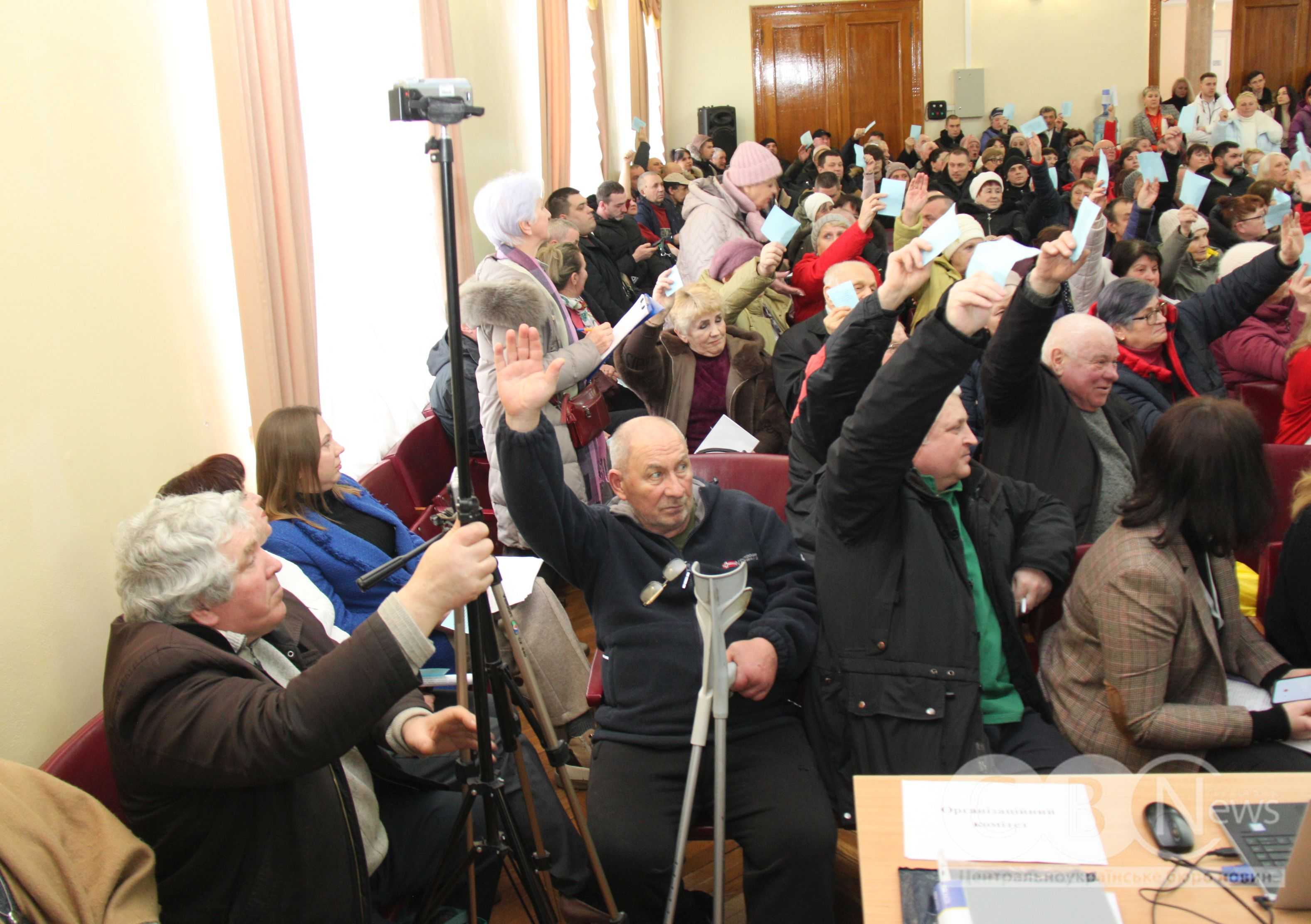 Учасники громадських слухань голосують у Кропивницькій міськраді