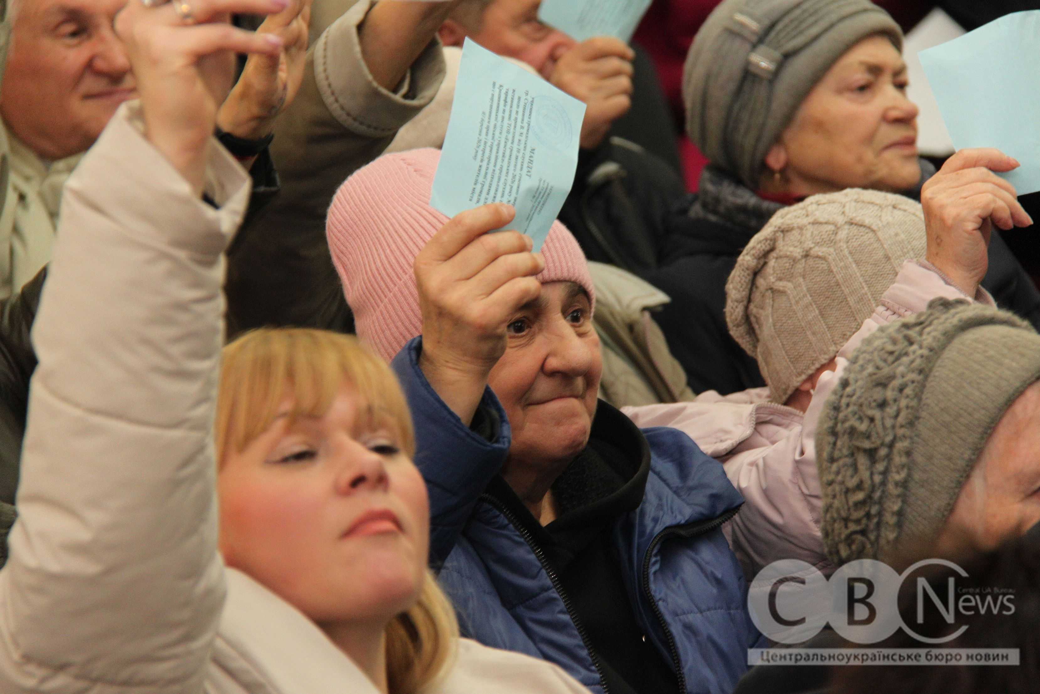 Учасники громадських слухань голосують у Кропивницькій міськраді