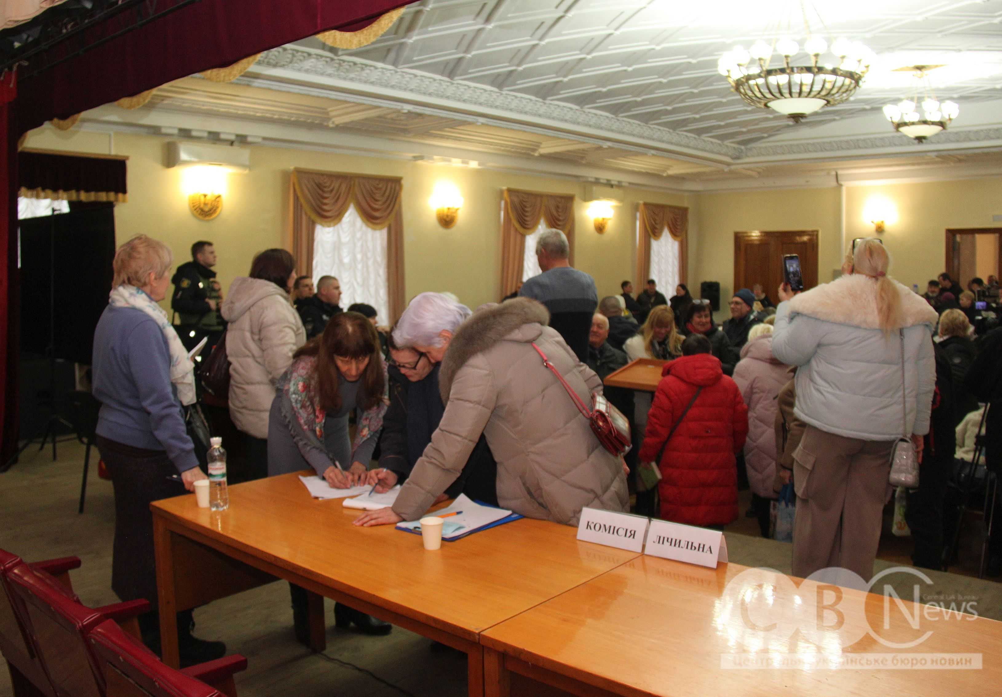 Лічильна комісія підраховує голоси на громадських слуханнях у Кропивницькій міськраді