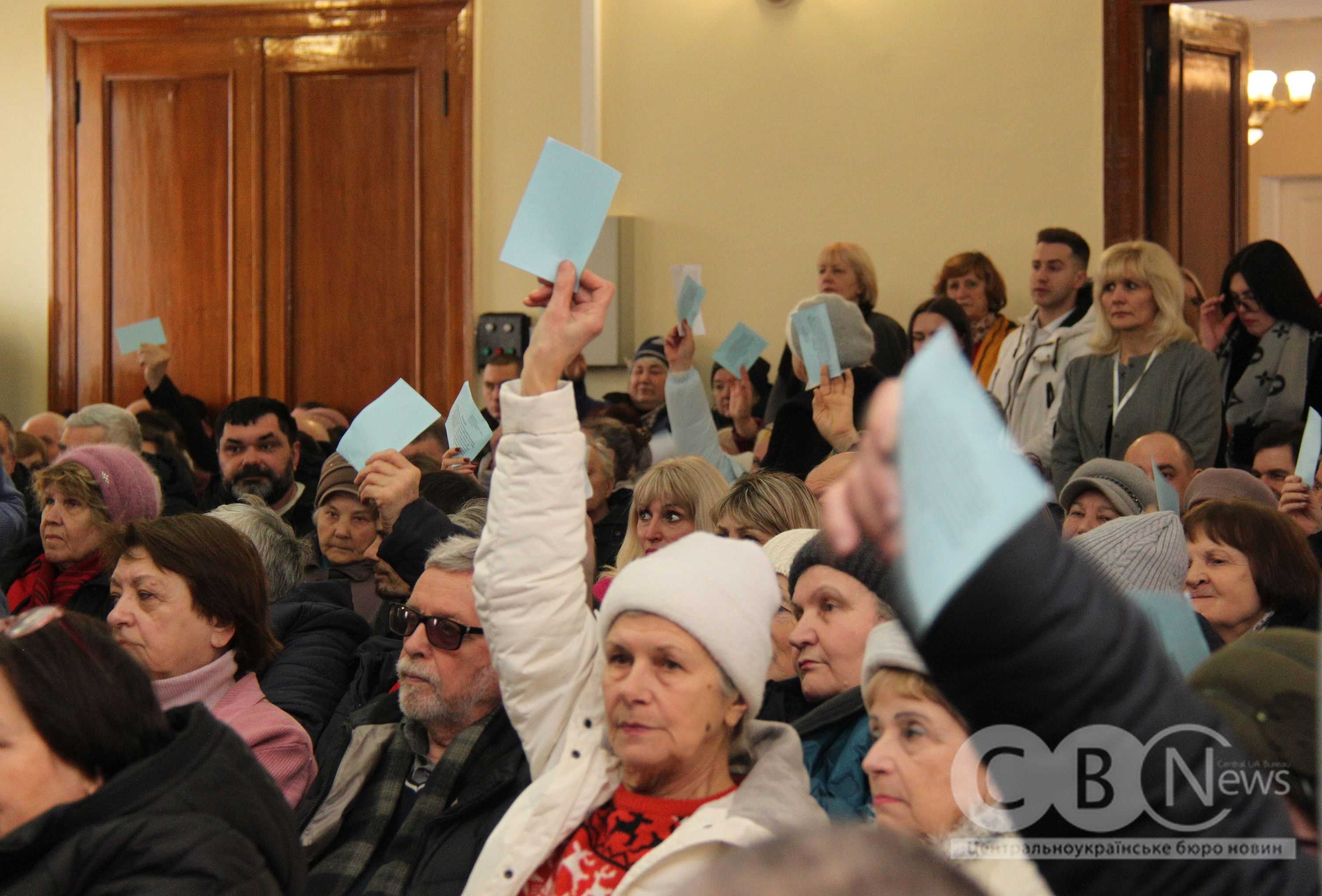 Учасники громадських слухань голосують у Кропивницькій міськраді