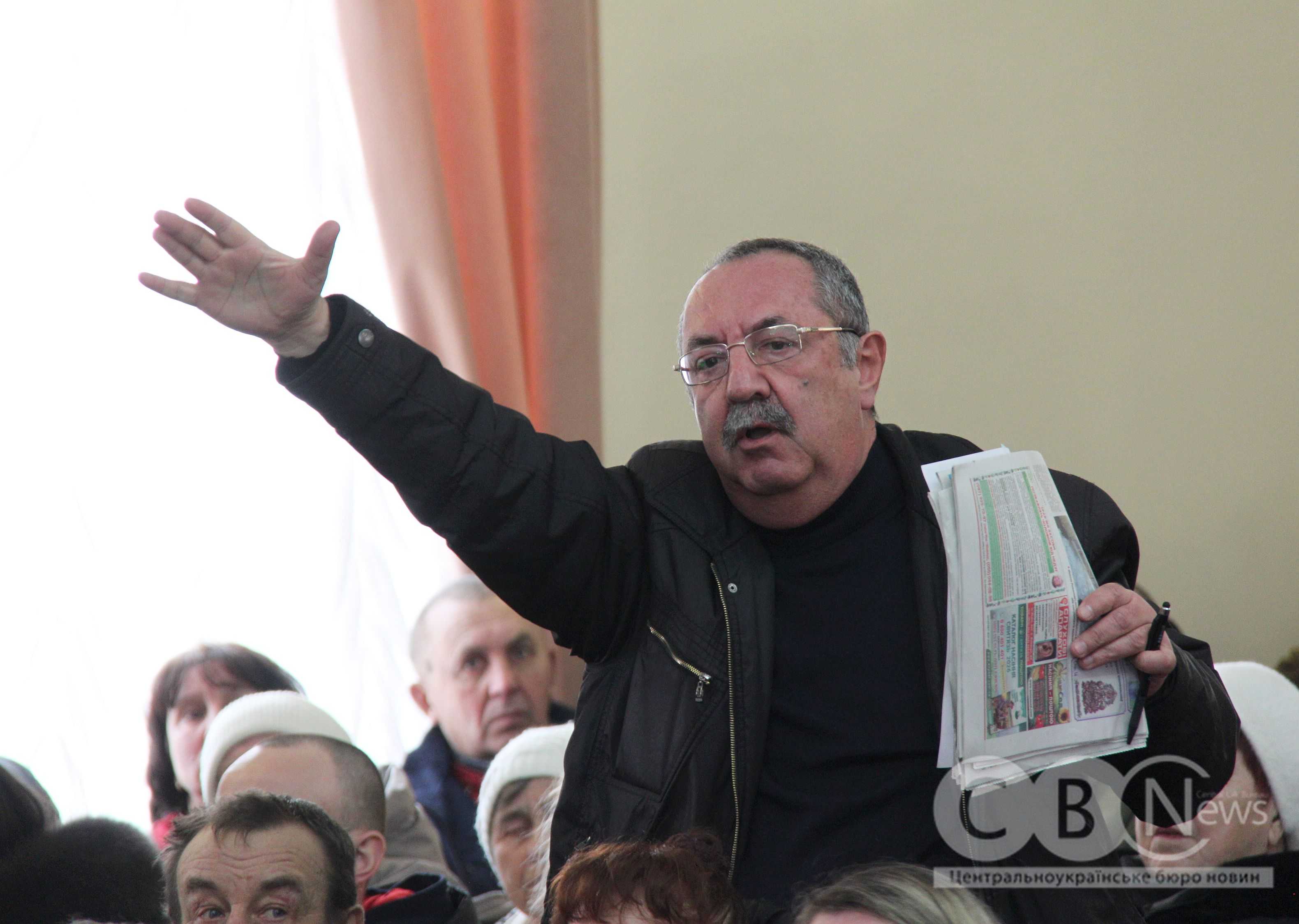 Учасник громадських слухань звертається до присутніх у Кропивницькій міськраді