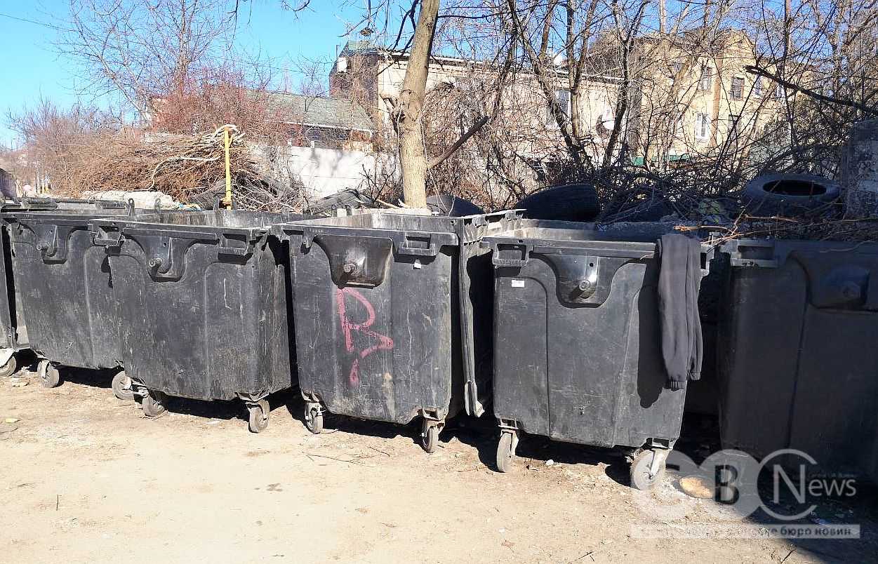 Сміттєвий майданчик на вулиці Преображенській