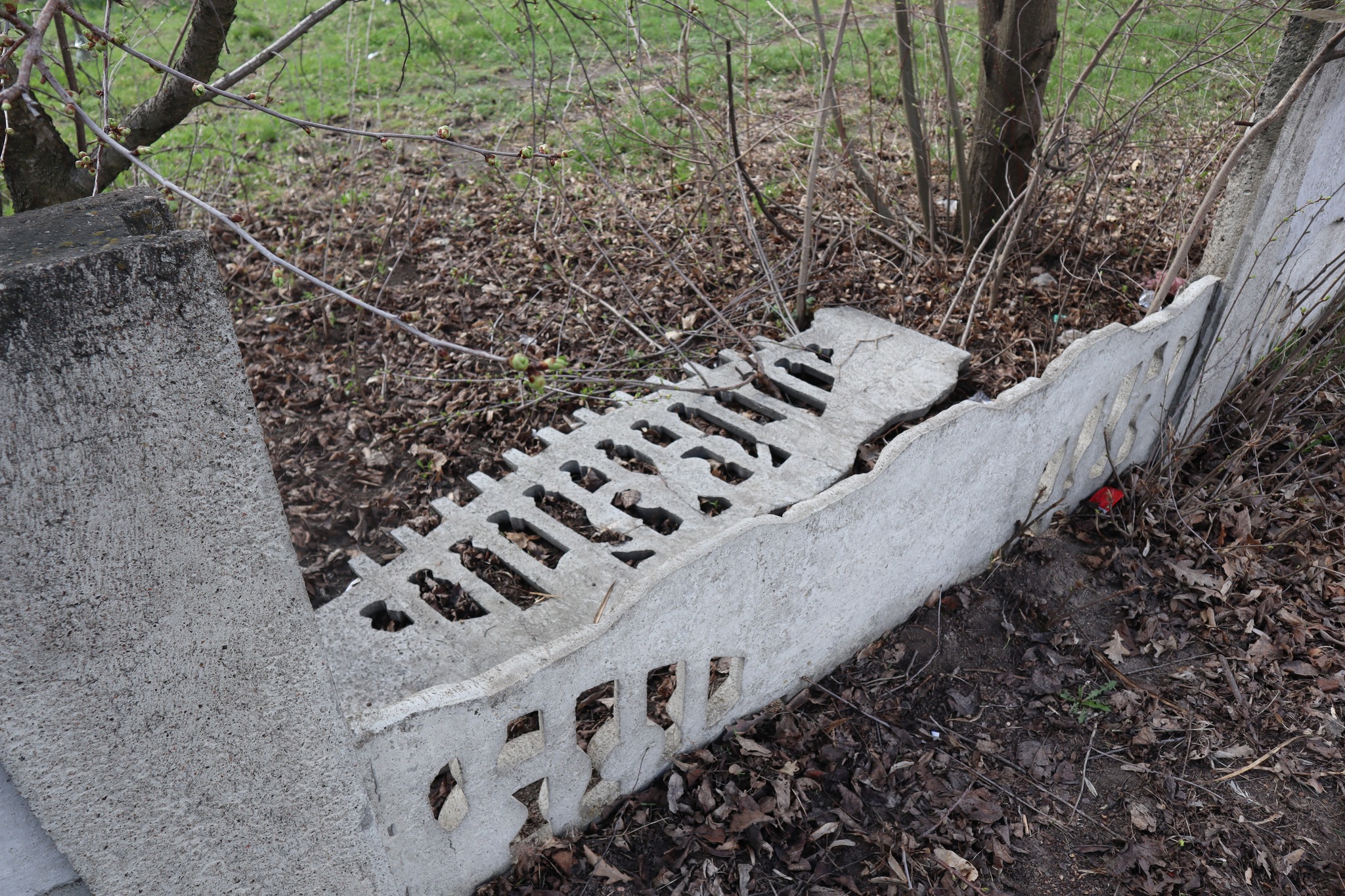 Пошкоджена огорожа