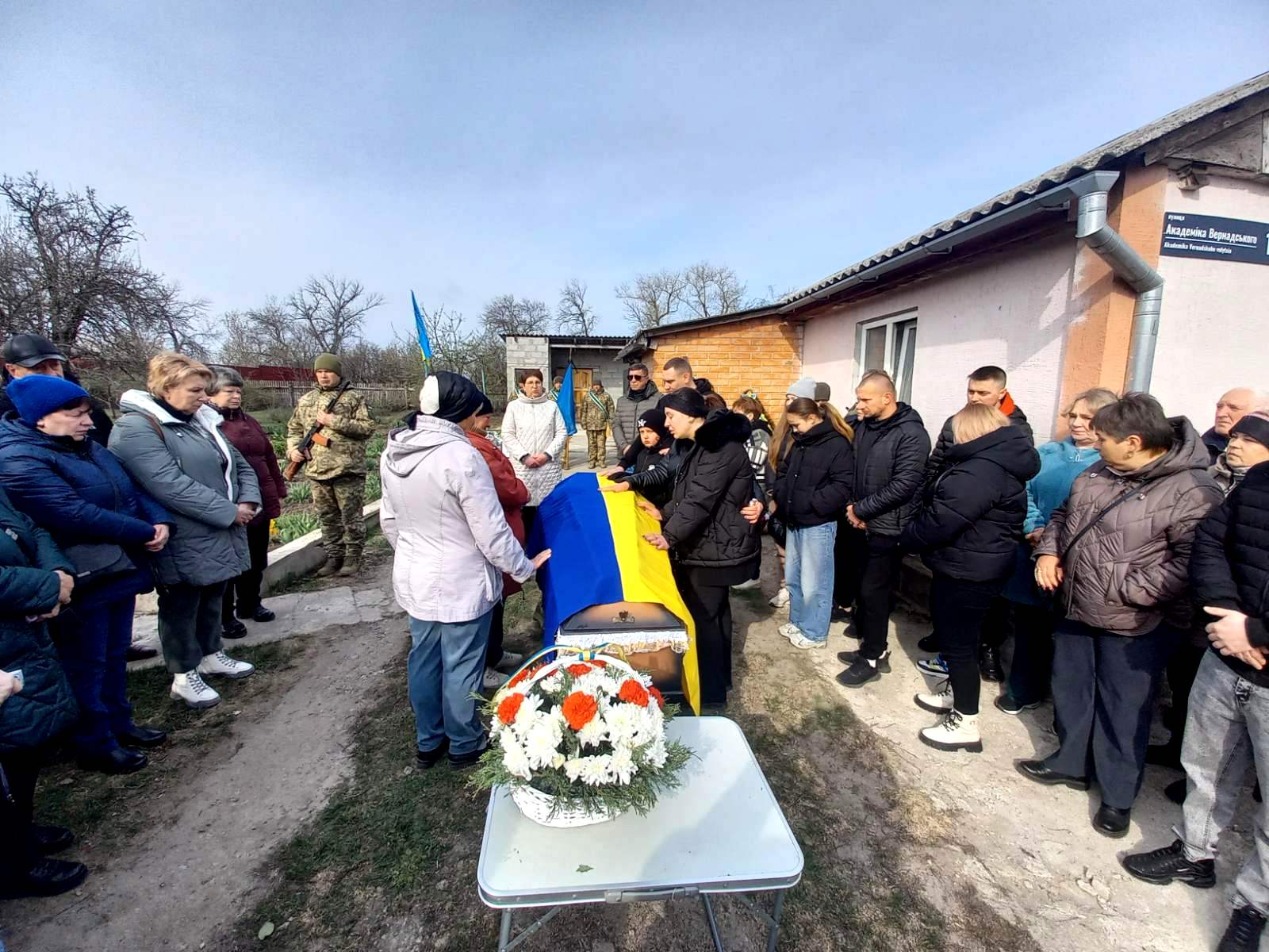 Прощання громади з солдатом Олександром Діордицою.