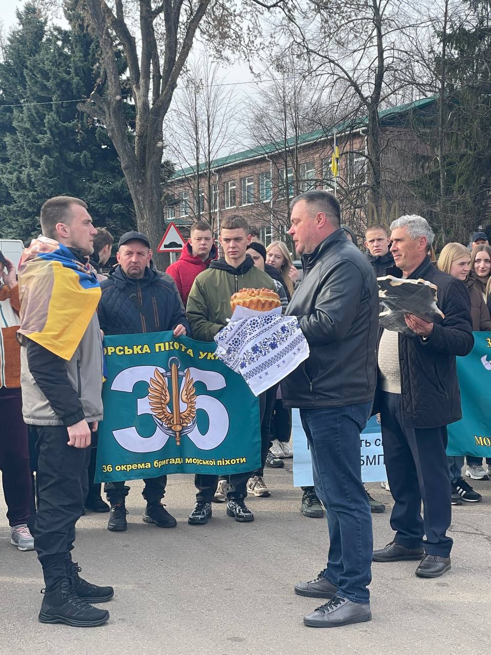 В Оникієвому Великовисківської громади зустріли після повернення з полону Віталія Малюгу.