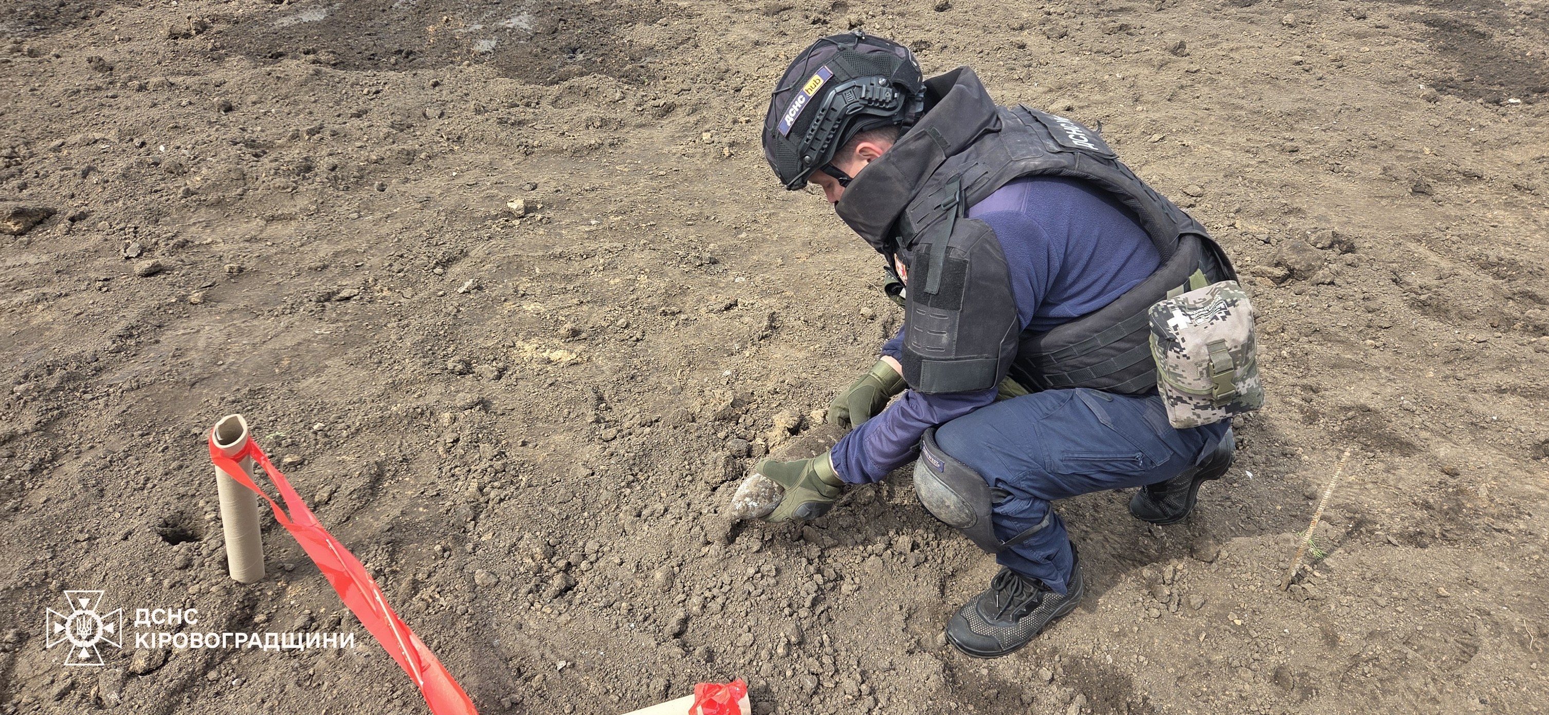 Сапер ДСНС знайшов артснаряд часів Другої світової на Кіровоградщині