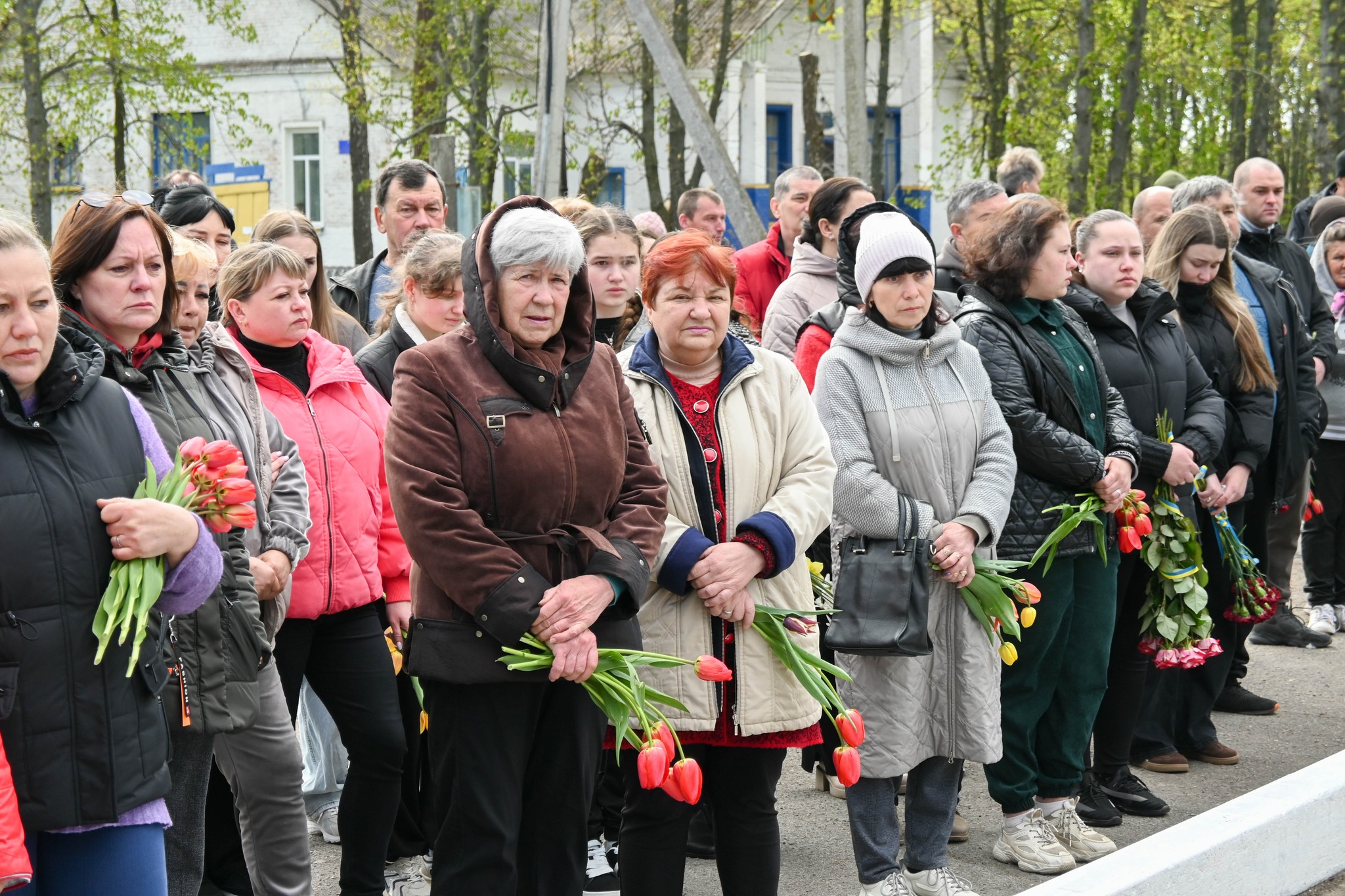 Люди зібралися на прощанні із загиблим Сергієм Радіоновим