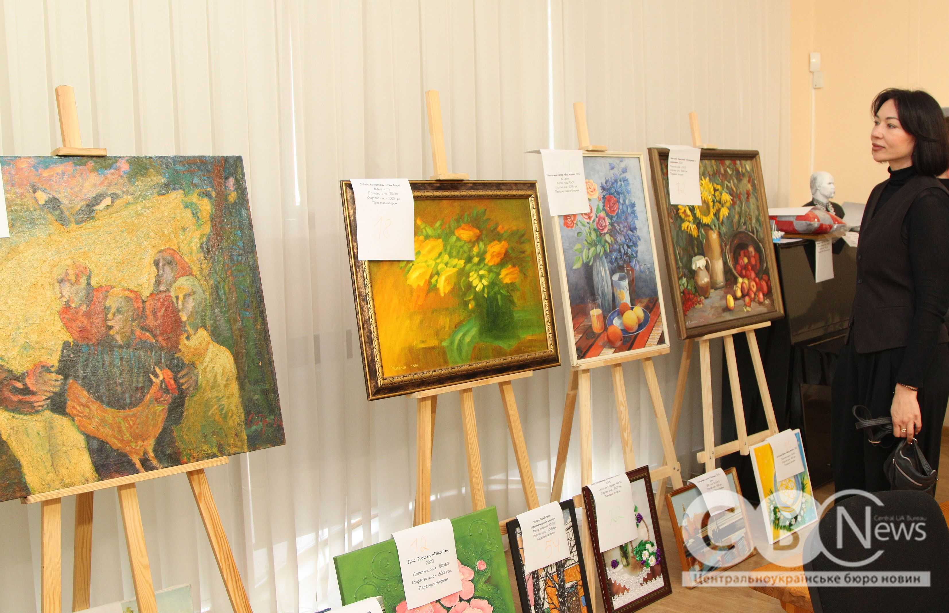 Картини місцевих художників на благодійному аукціоні у Кропивницькому