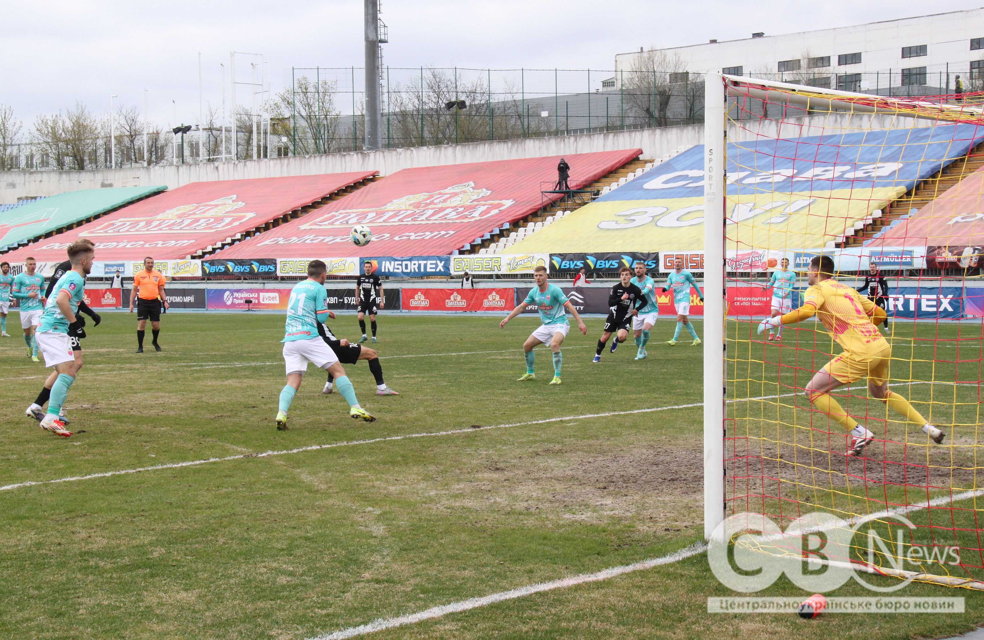 Гравці на полі під час зустрічі 23-го туру УПЛ у Кропивницькому