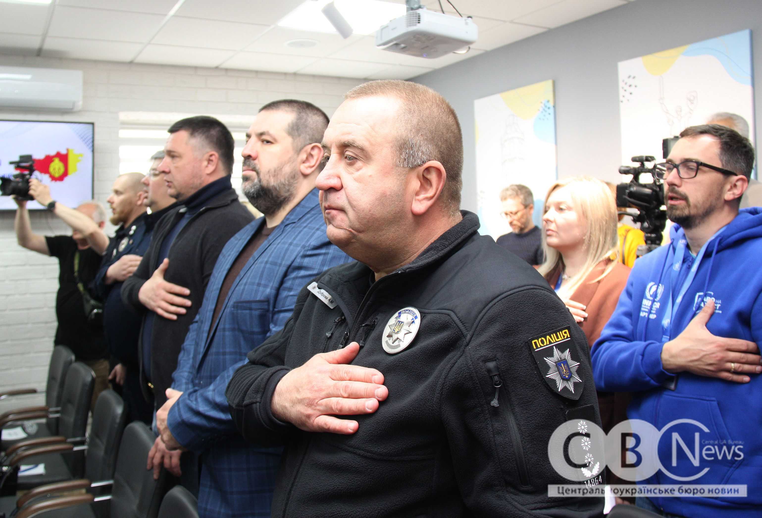 Присутні вшановують загиблих бійців