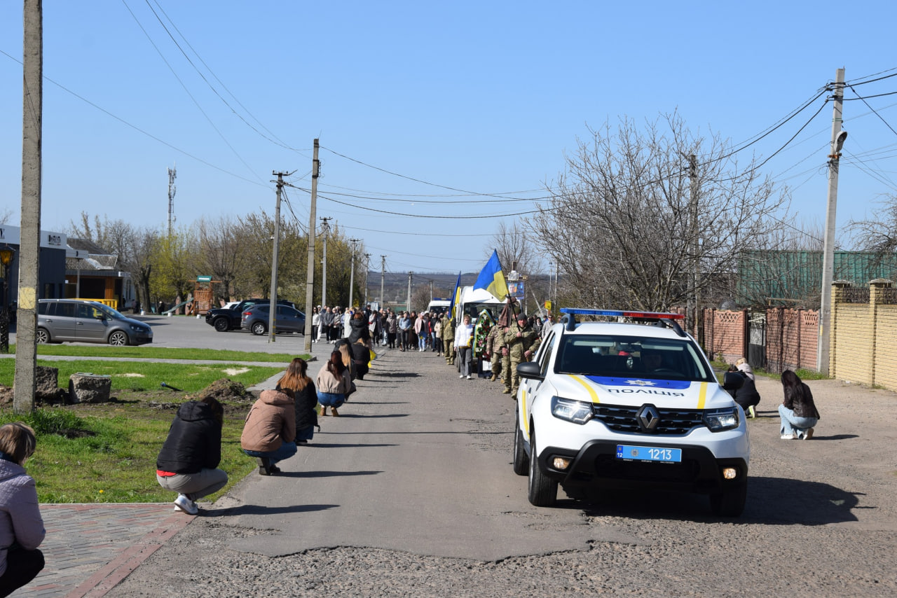 Петрівська громада провела в останню путь загиблого воїна