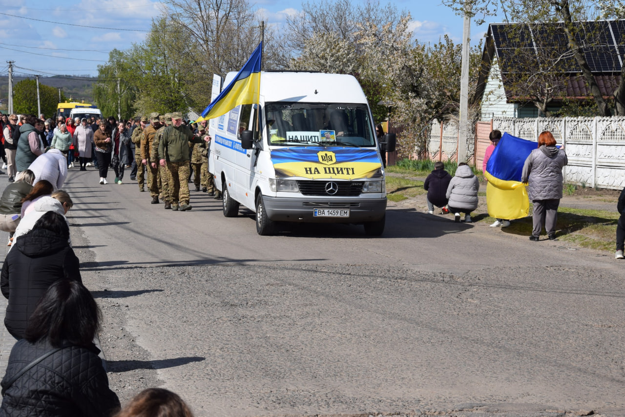 Траурний кортеж на прощанні з Олександром Ємельяненком