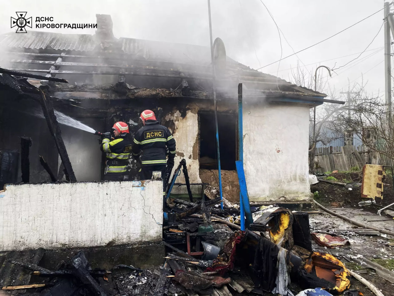 Пожежники гасять будинок у Голованівську