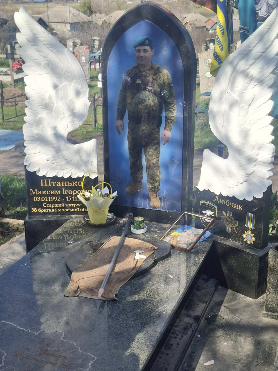 Пошкоджена могила загиблого військового у Звенигородці