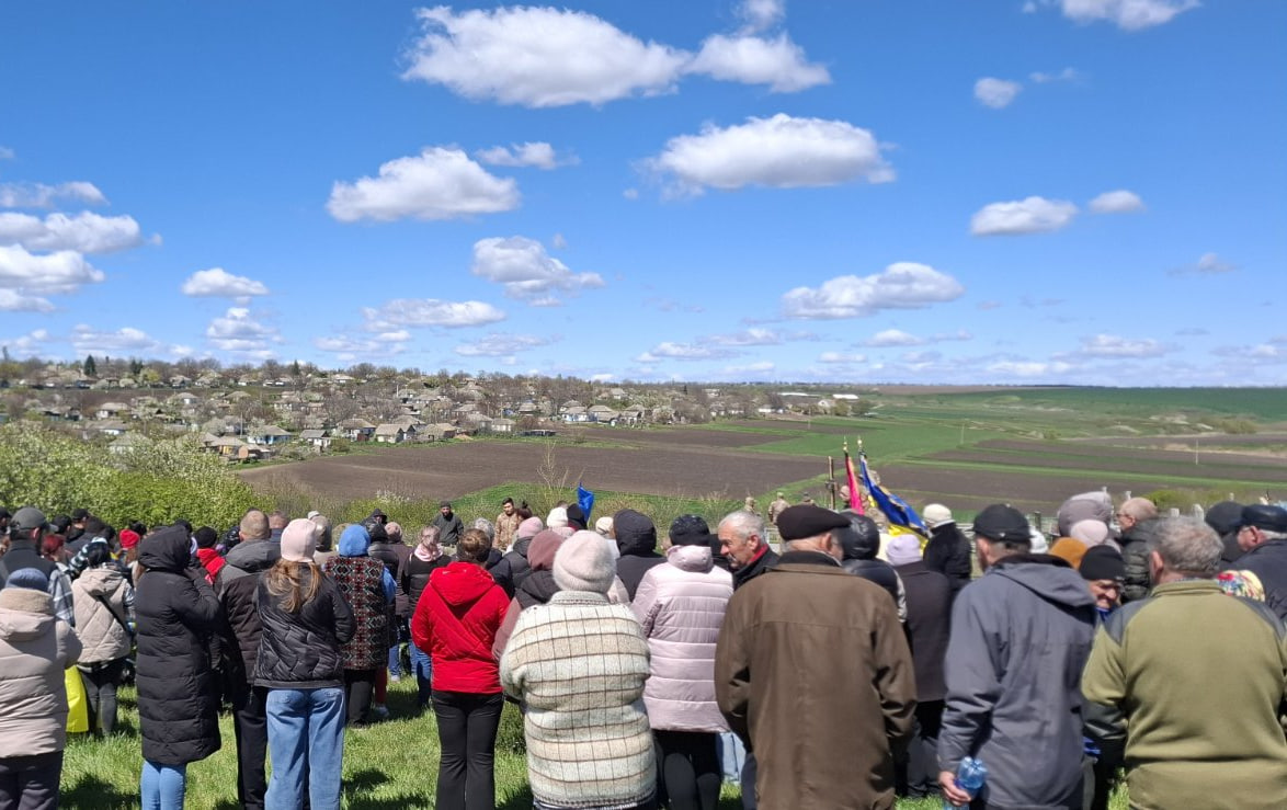 Жителі Піщанобрідської громади прощаються із загиблим воїном
