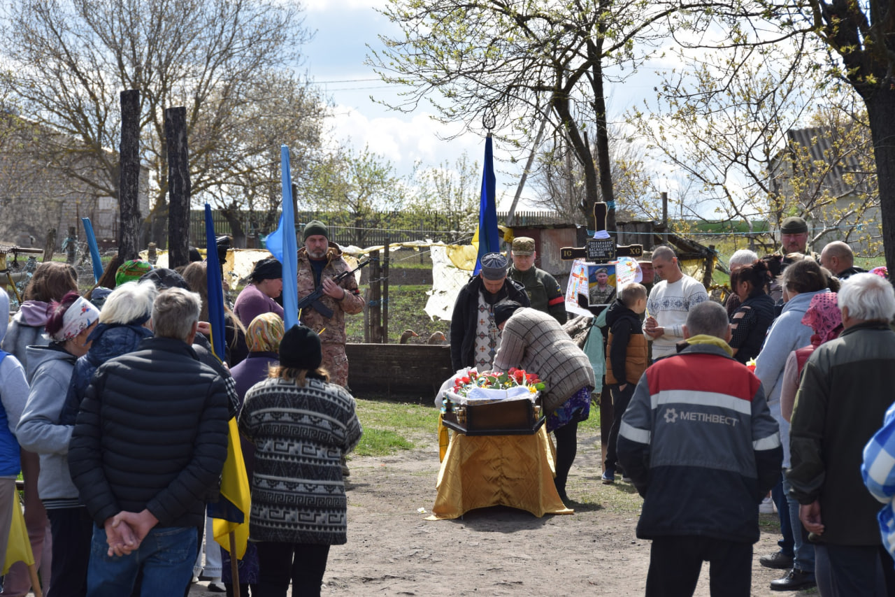 У Петрівській громаді попрощалися з полеглим бійцем