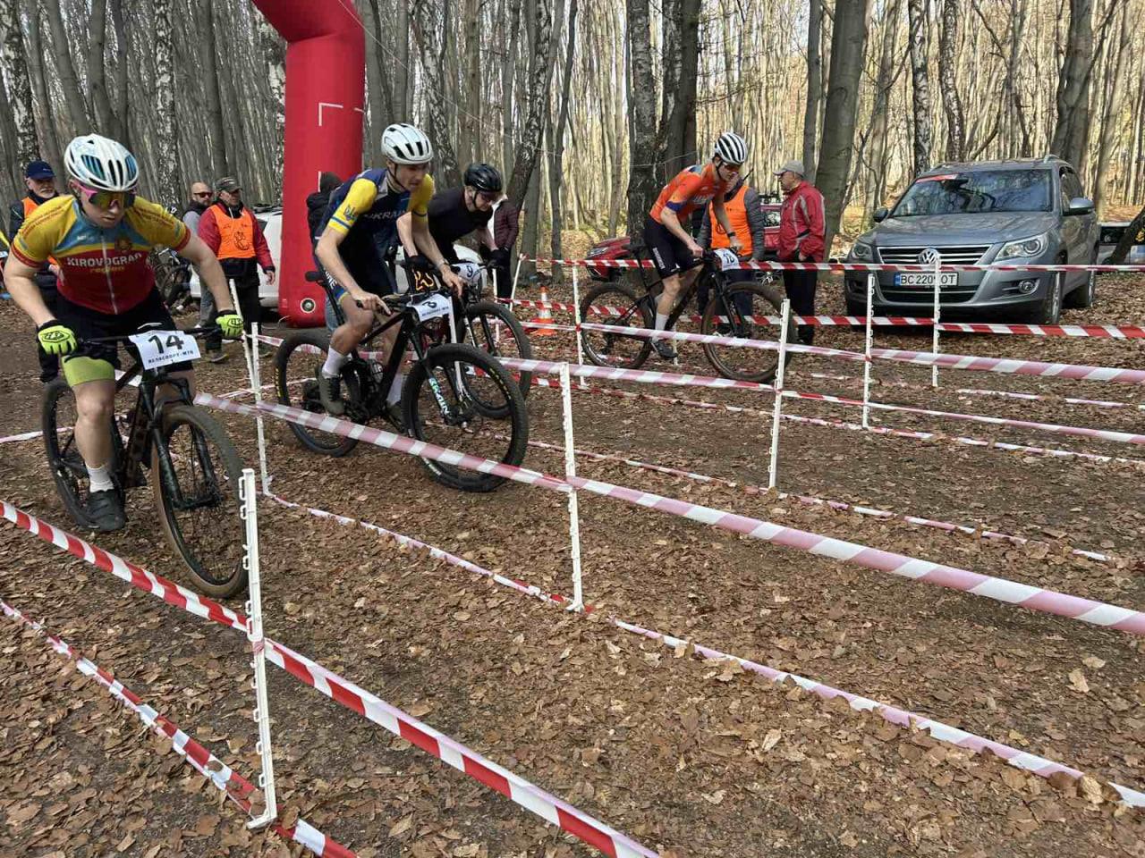 Кирило Бурко проходить дистанцію XCO