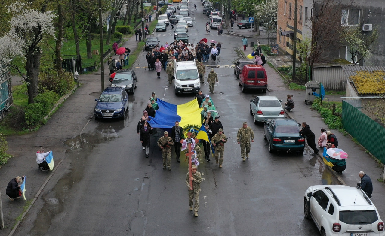 У Гайворонській громаді попрощалися із загиблим солдатом