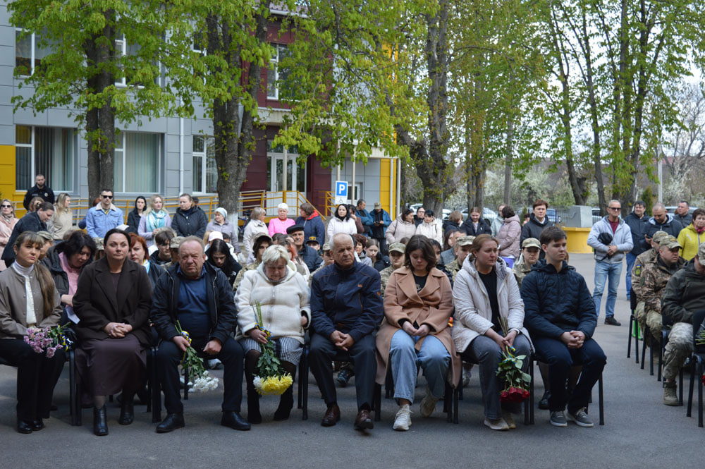 Жителі Олександрівки на відкритті меморіальних дошок загиблим захисникам