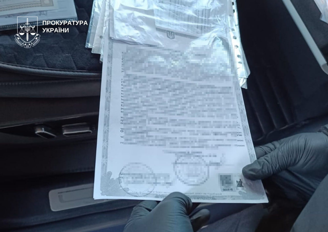 Докази виявлені під час обшуків