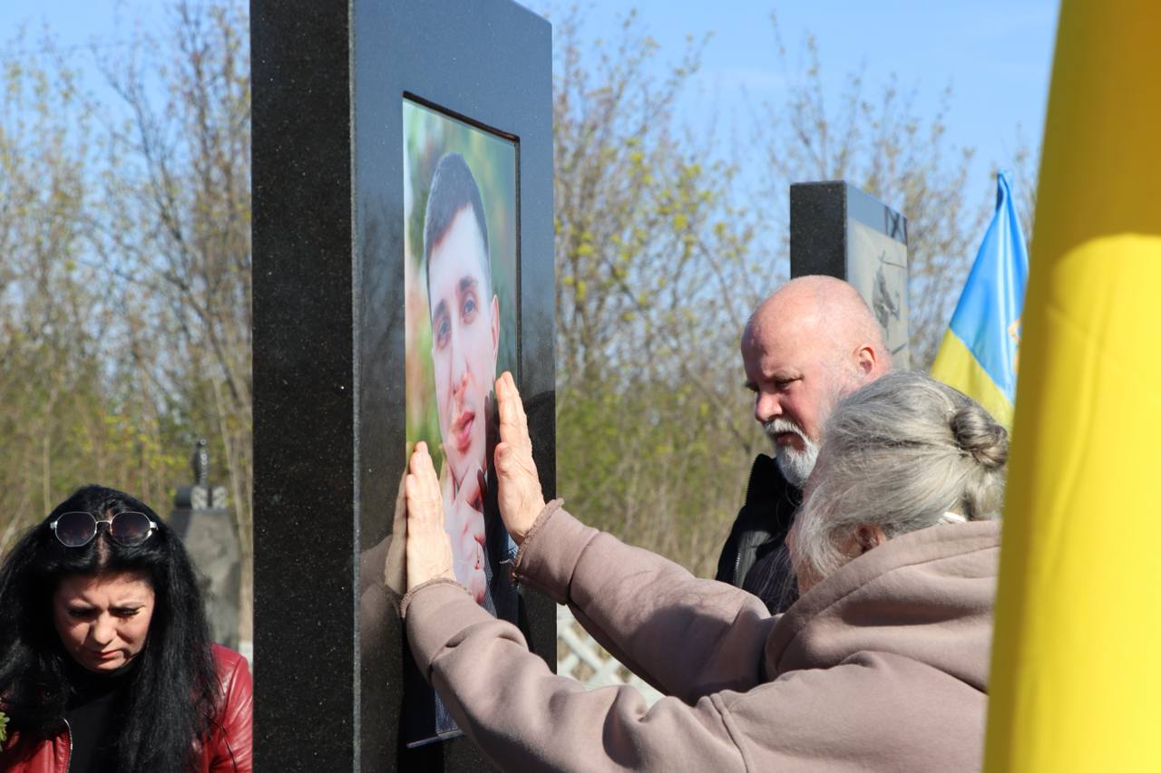 photo_5404575121038578750_y