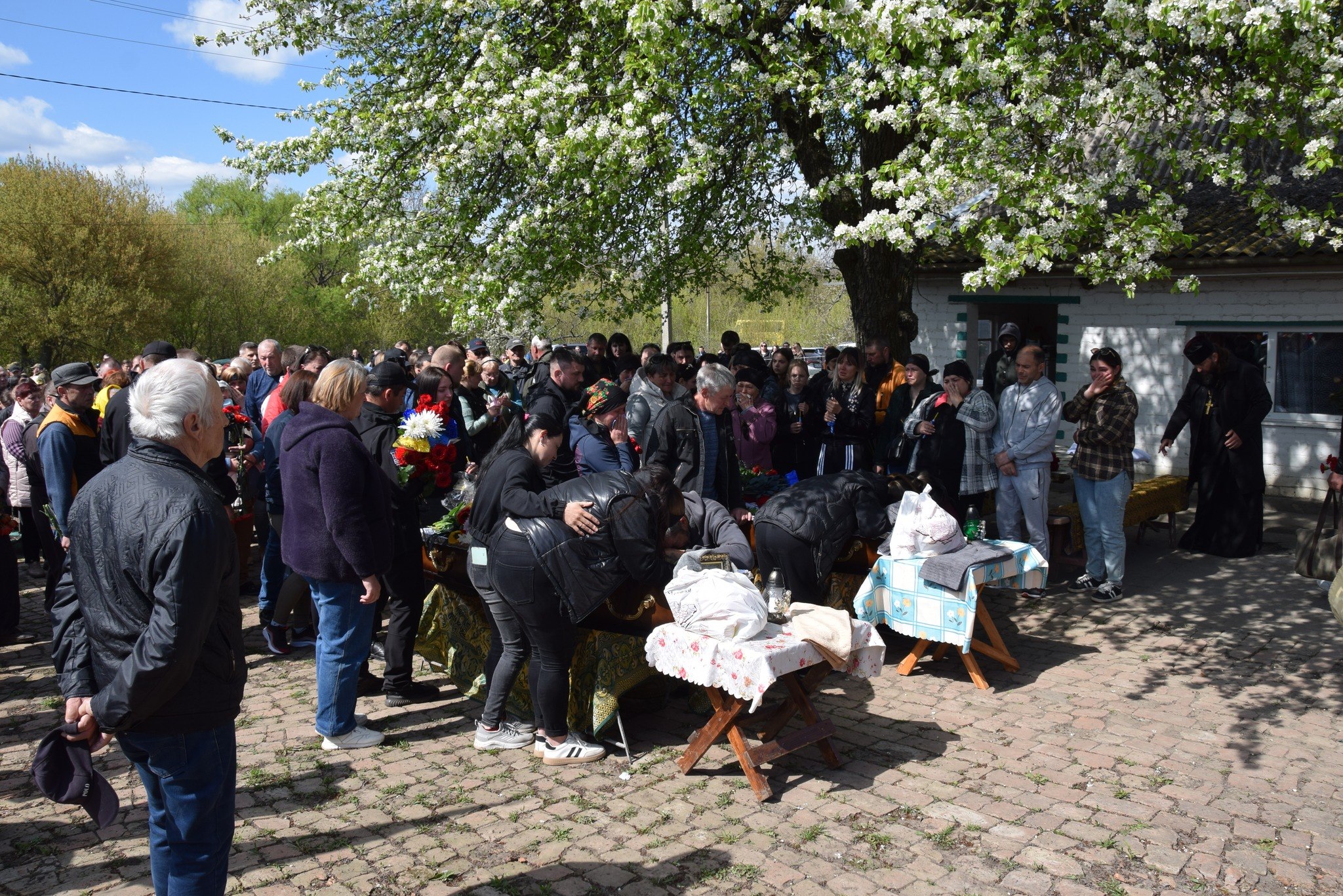 photo_5418340340898404119_w