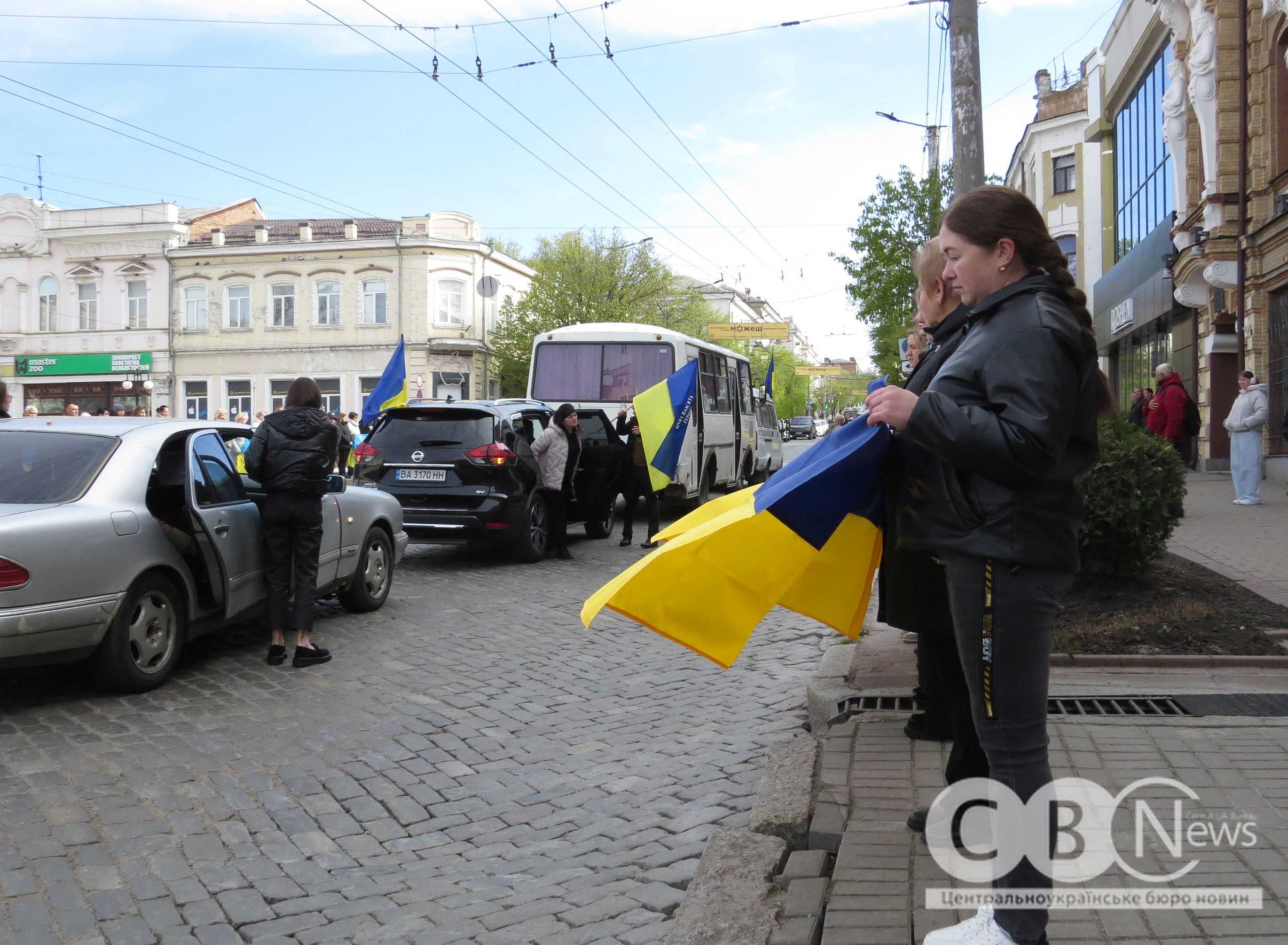 Провели в останню путь молодших сержантів Ростислава Мунтяна і Сергія Юхименка та старшого солдата Олександра Савельєва.