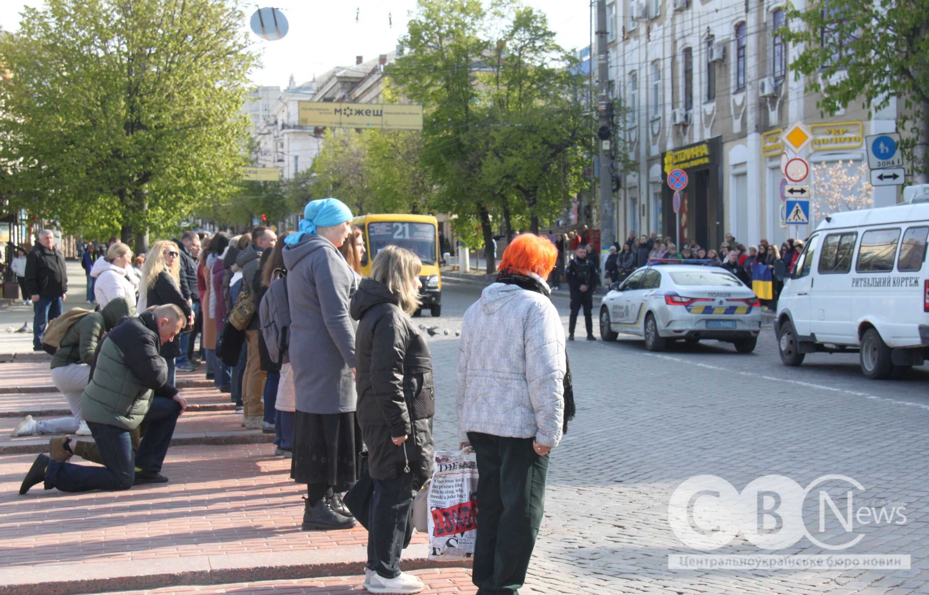 Хвилина мовчання на прощанні у Кропивницькому