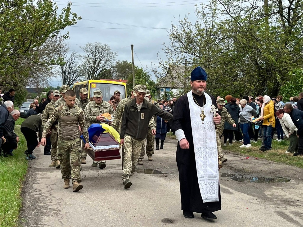 Кам'янецька громада прощалась із загиблим на війні з рф солдатом Артемом Шияном.