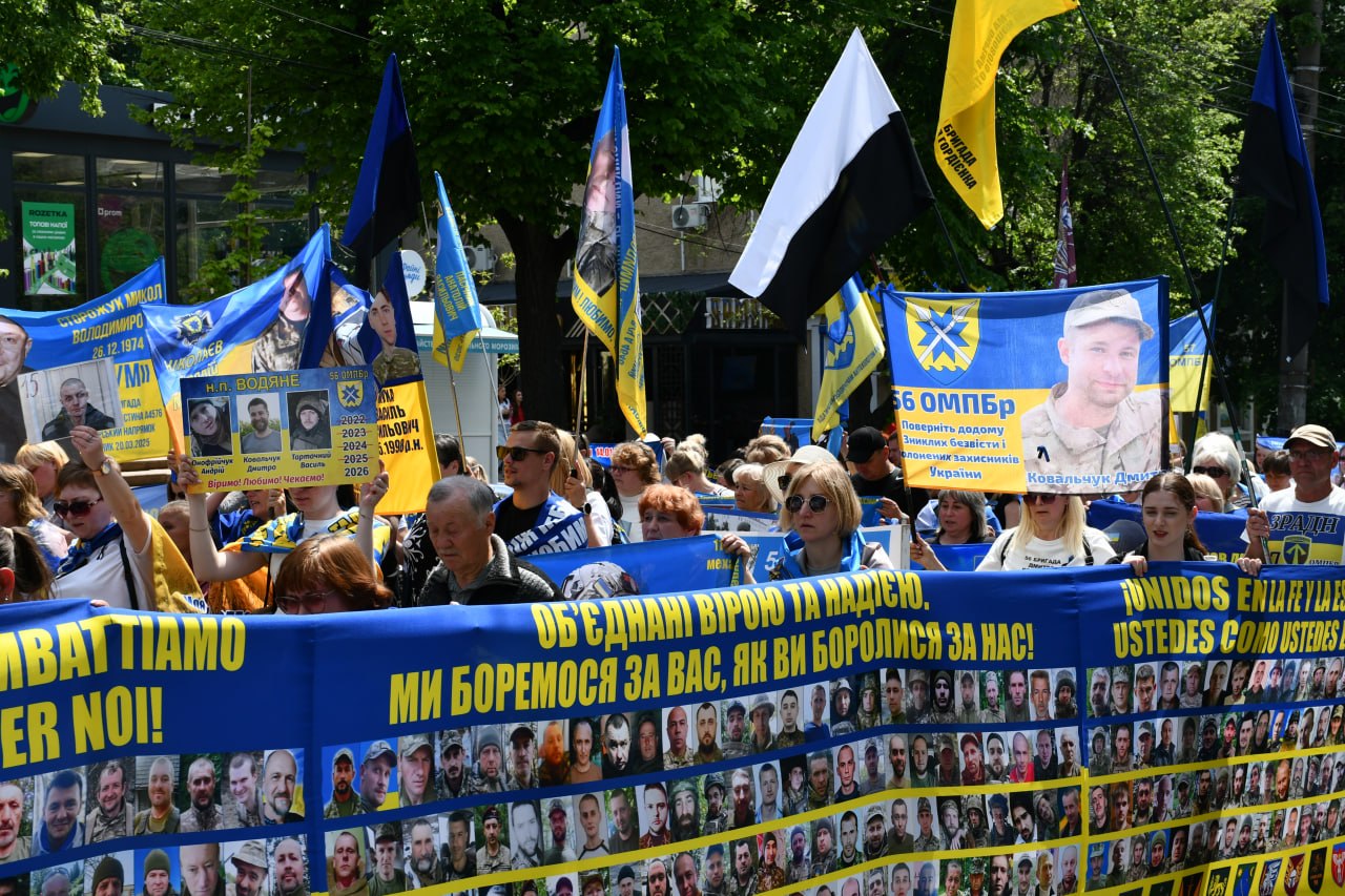 На центральній площі Кропивницького відбулася масштабна акція-нагадування на підтримку українських захисників та захисниць