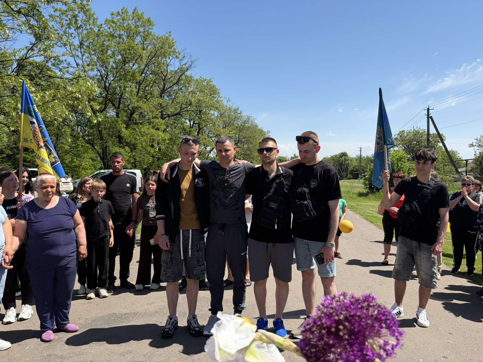 У селі Новоігорівка жителі зустрічали морського піхотинця Володимира Беца, який повернувся після російського полону