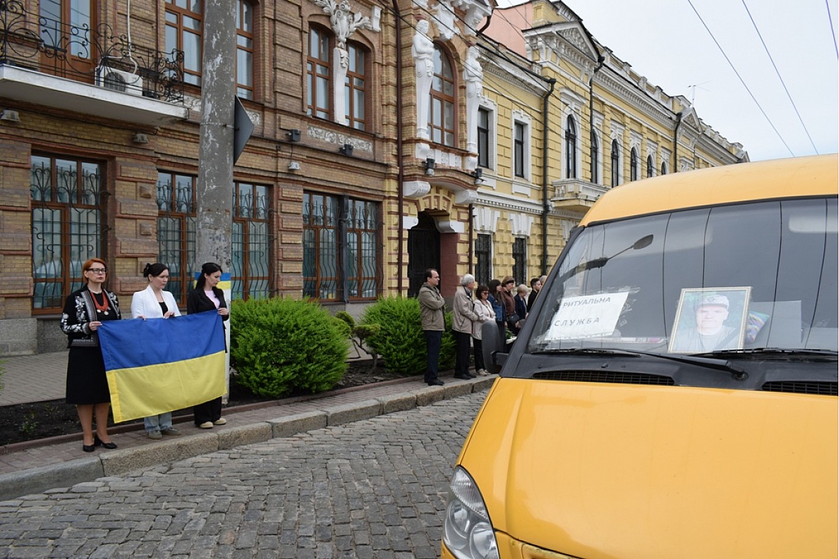 У Кропивницькому провели в останню путь чотирьох земляків, які загинули на війні з росією: солдатів Романа Гаджиєва, Андрія Голуба, Олексія Касяненка та Сергія Гостика.