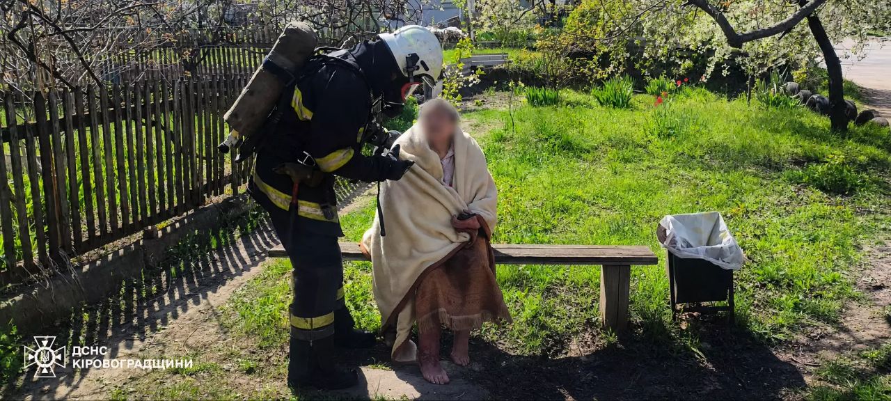 Пожежники врятували жінку з пожежі у Світловодську
