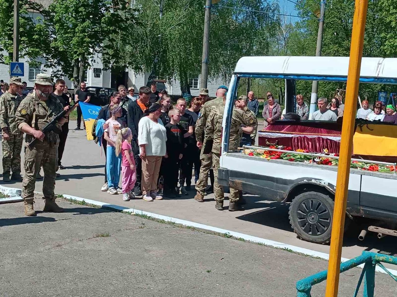Жителі Олександрівської громади попрощалися з полеглим Олександром Мельником