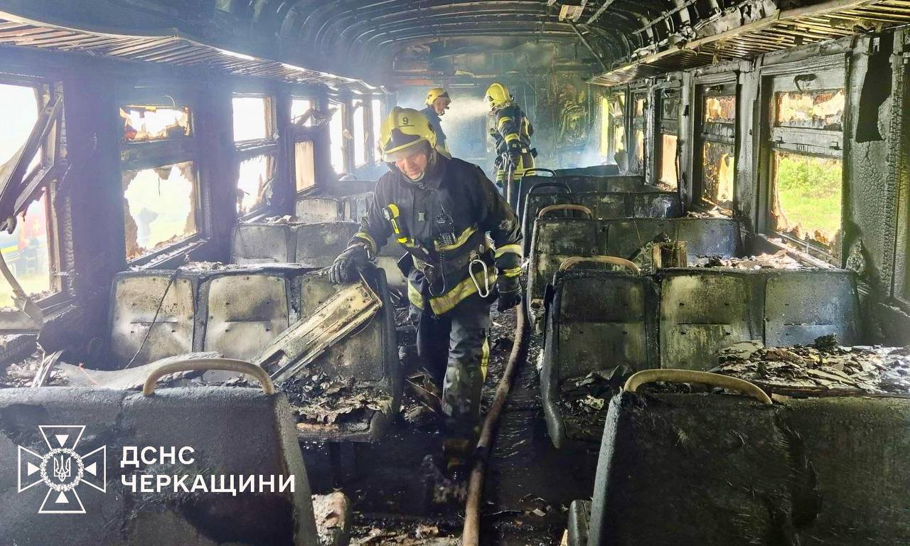 Згорілий інтер'єр вагону Укрзалізниці