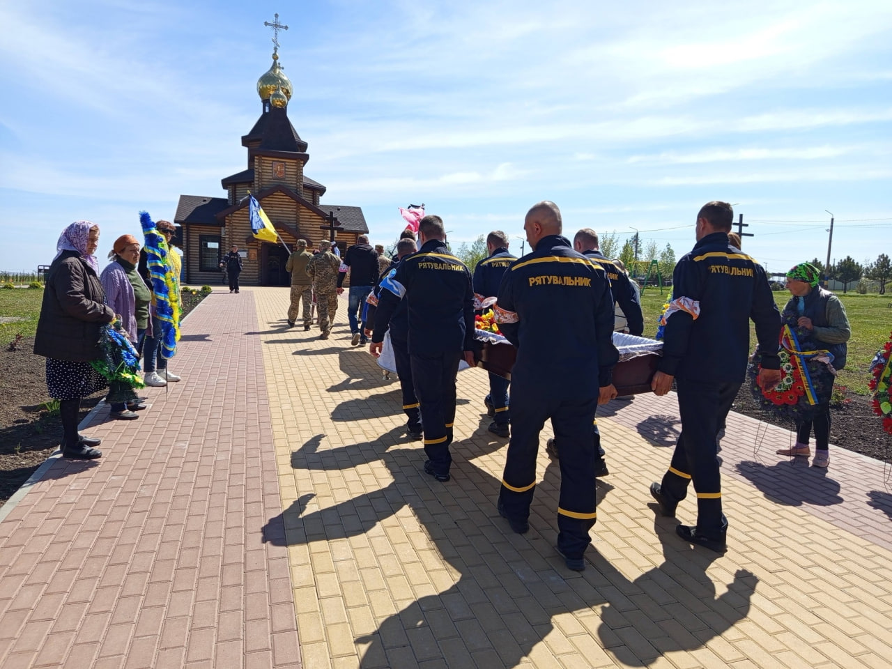 Церемонія прощання із загиблим бійцем у Долинській