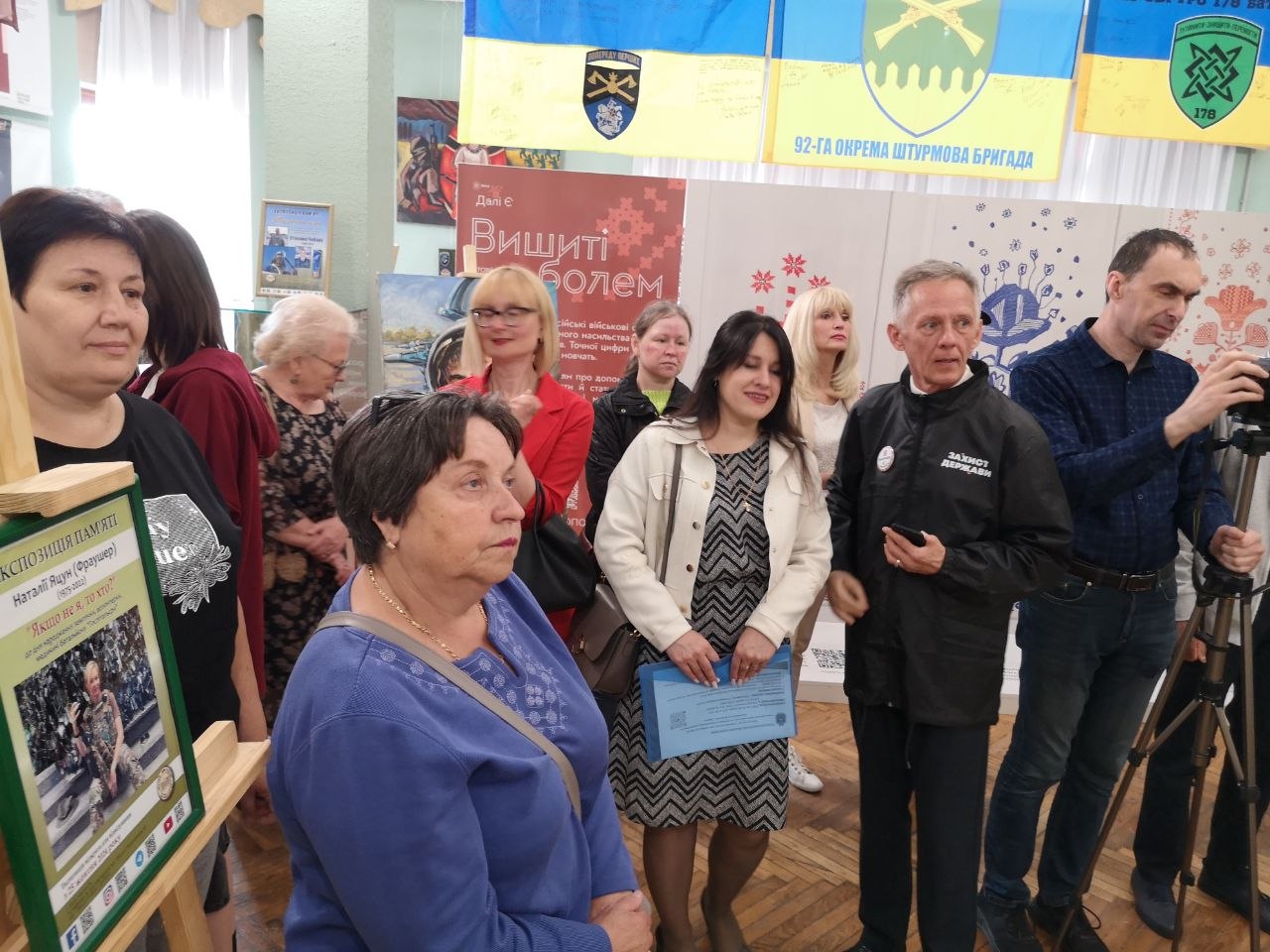 У Музеї мистецтв презентували експозицію &laquo;Тисячі облич - один прапор: Крізь об'єктив фотожурналіста Ігоря Філіпенка&raquo;.