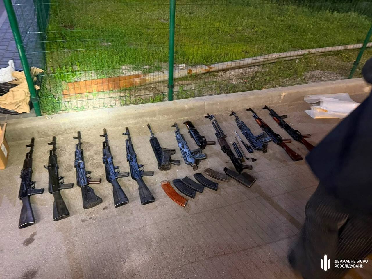 Діяльність каналу незаконного збуту зброї та боєприпасів у Кропивницькому припинило ДБР