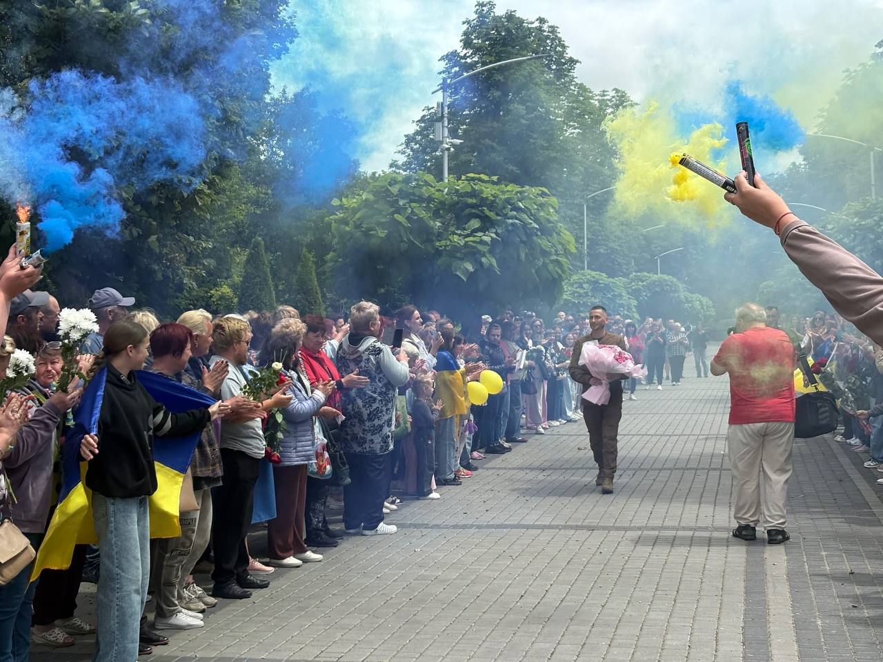 Жителі Новомиргорода зустріли військовослужбовця Ігоря Полуєва,