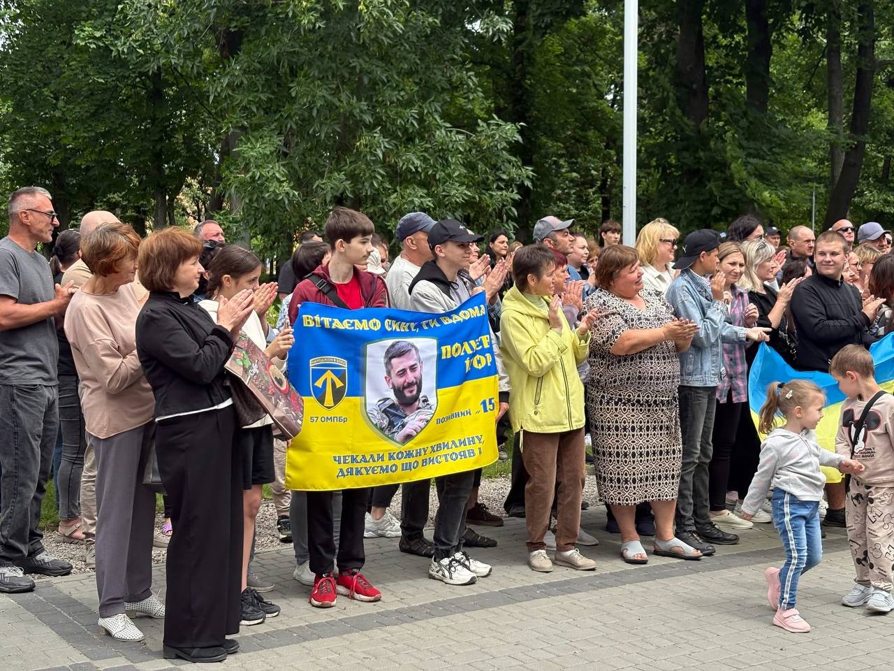 Жителі Новомиргорода зустріли військовослужбовця Ігоря Полуєва,