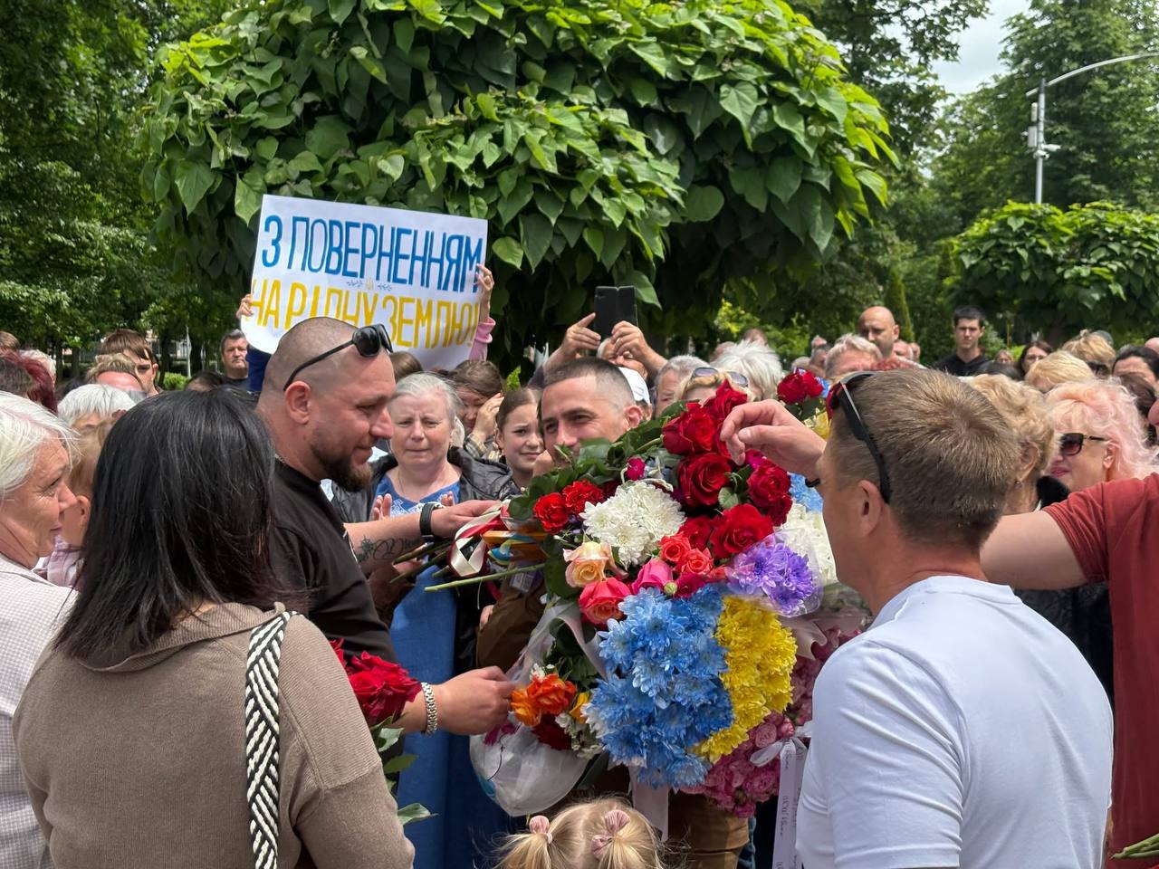 Жителі Новомиргорода зустріли військовослужбовця Ігоря Полуєва,